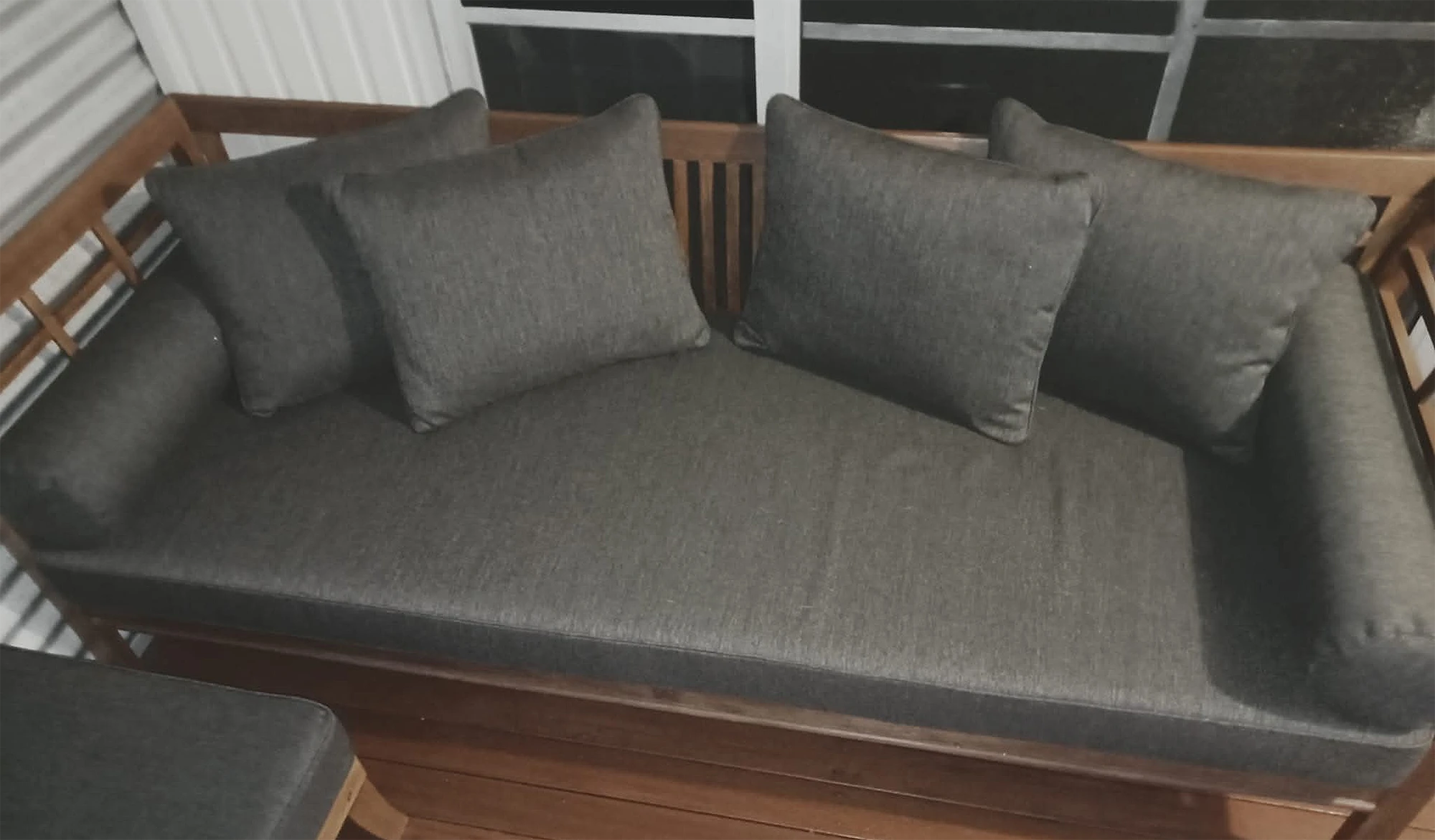 outdoor-furniture-reupholstery